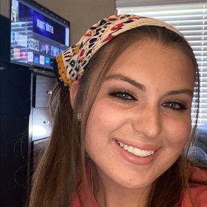 Meet your Posher, Adriana